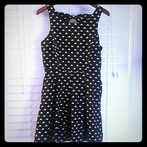Geometric navy dress with pockets!